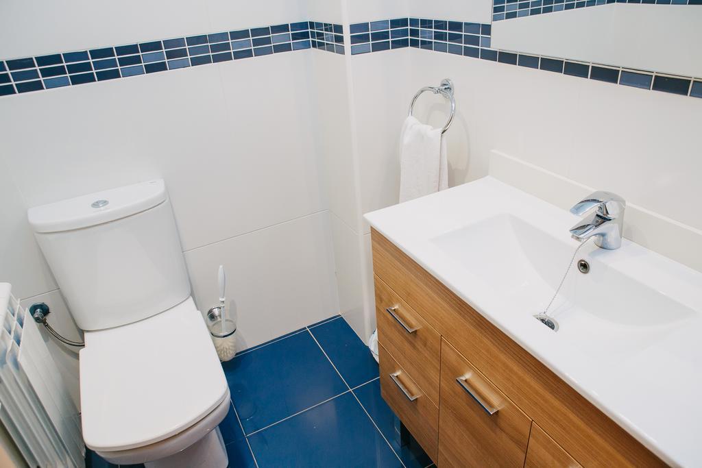 Apartamentos Navas Barcellona Esterno foto